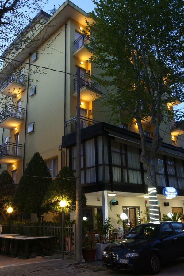 Hotel Busignani ริมินี ภายนอก รูปภาพ